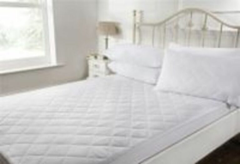 ROMA Soft Furnishings Quilted Mattress Protectors (4ft Small Double)
