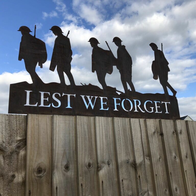 Lest We Forget soldiers scene garden decoration remembrance gift